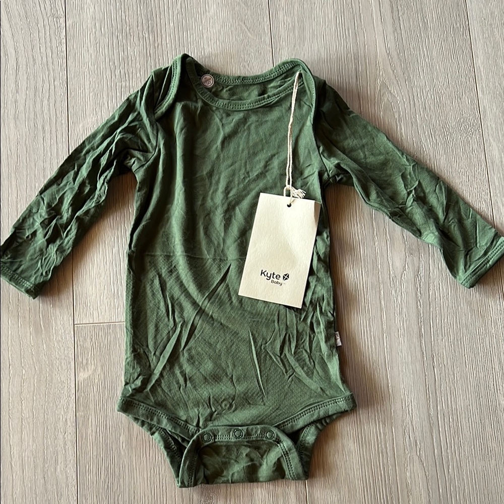 Kyte BABY Green Ribbed Bodysuit Snap Closure